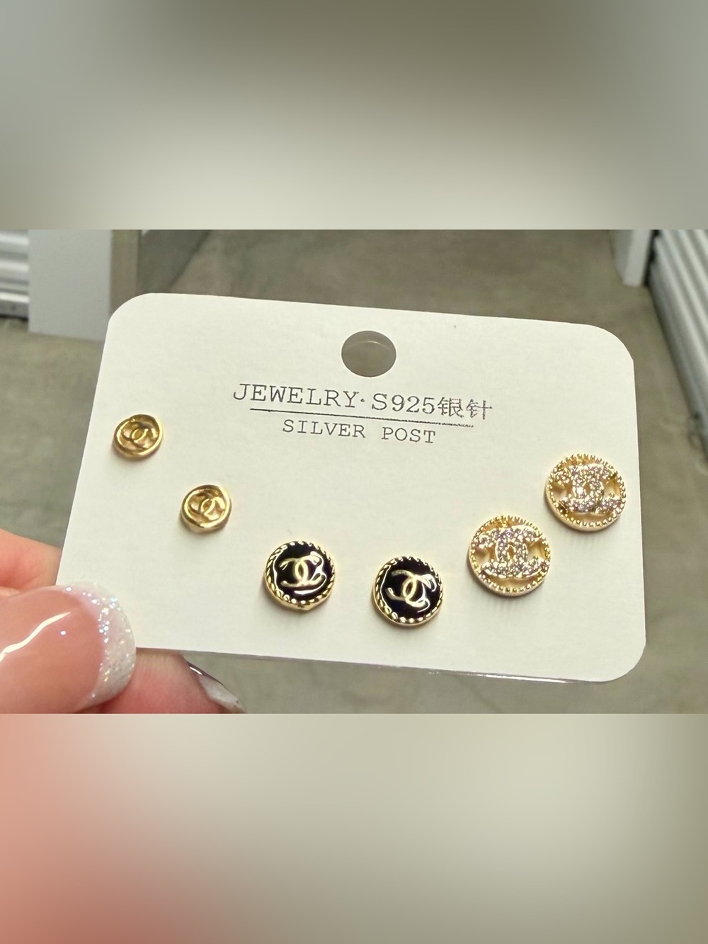 Stud Earrings X3